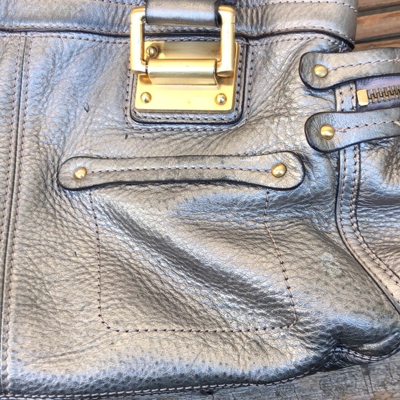 B. Makowsky silver metallic leather handbag with gold hardware - Picture 13 of 16